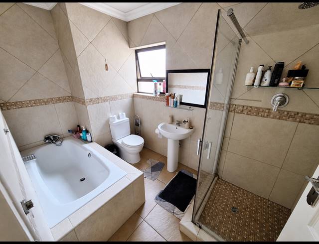 4 BEDROOM HOUSE FOR SALE IN VANDERBIJLPARK SE 8